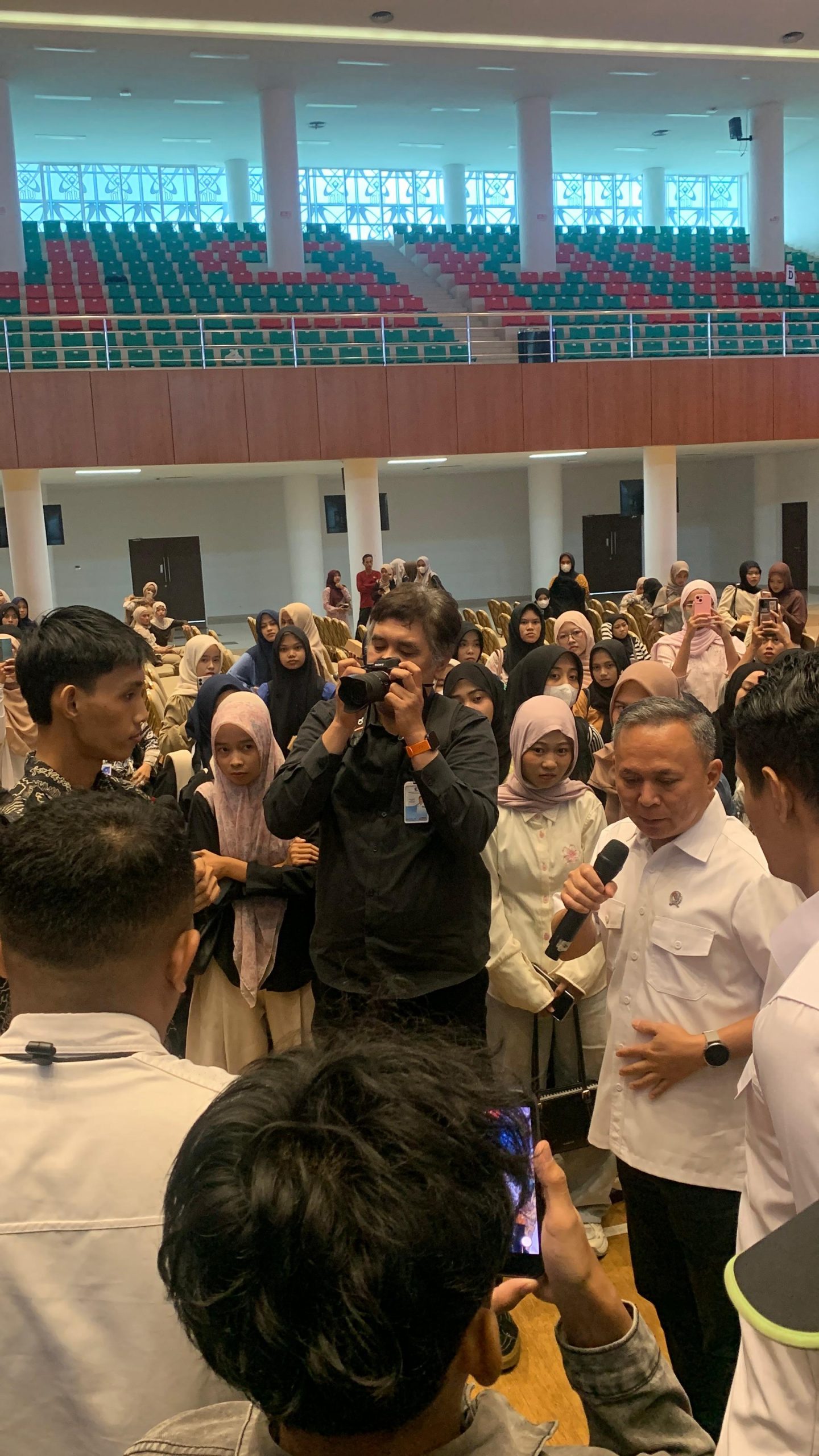 Presiden Mahasiswa dan DEMA UIN SMH Banten Soroti Maraknya Pelanggaran HAM di Hadapan Wamen HAM