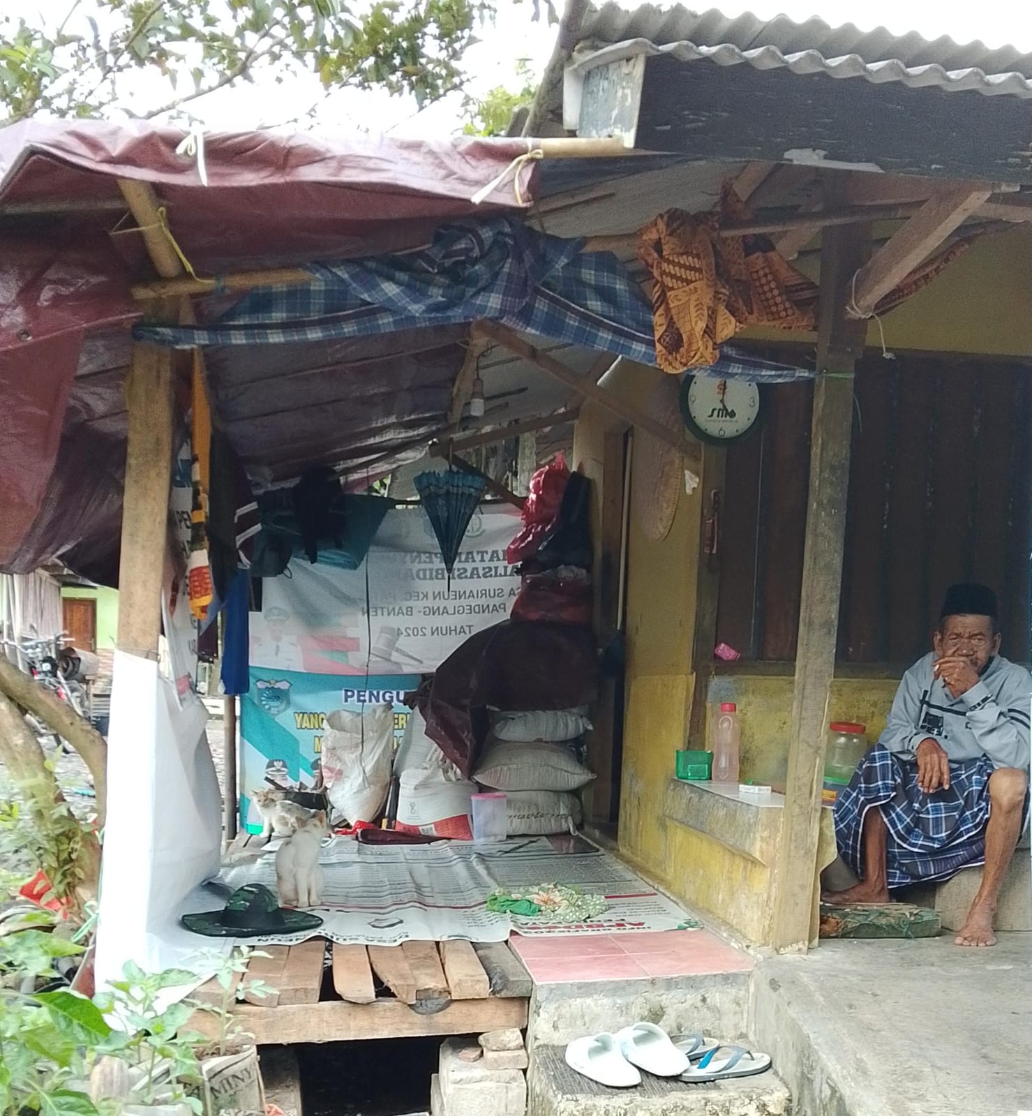 Menunggu Bantuan yang Tak Kunjung Datang, Kaum Masjid Korban Kebakaran Bangun Rumah dari Hutang