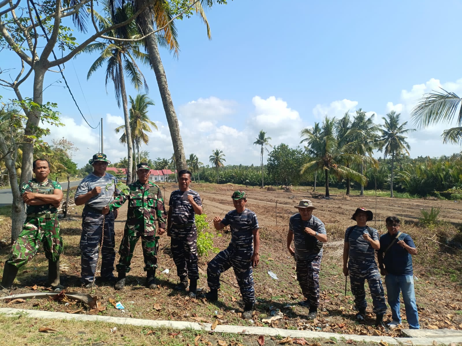 Pematangan Lahan TNI AL Bojongsalawe untuk Program Ketahanan Pangan TNI AL