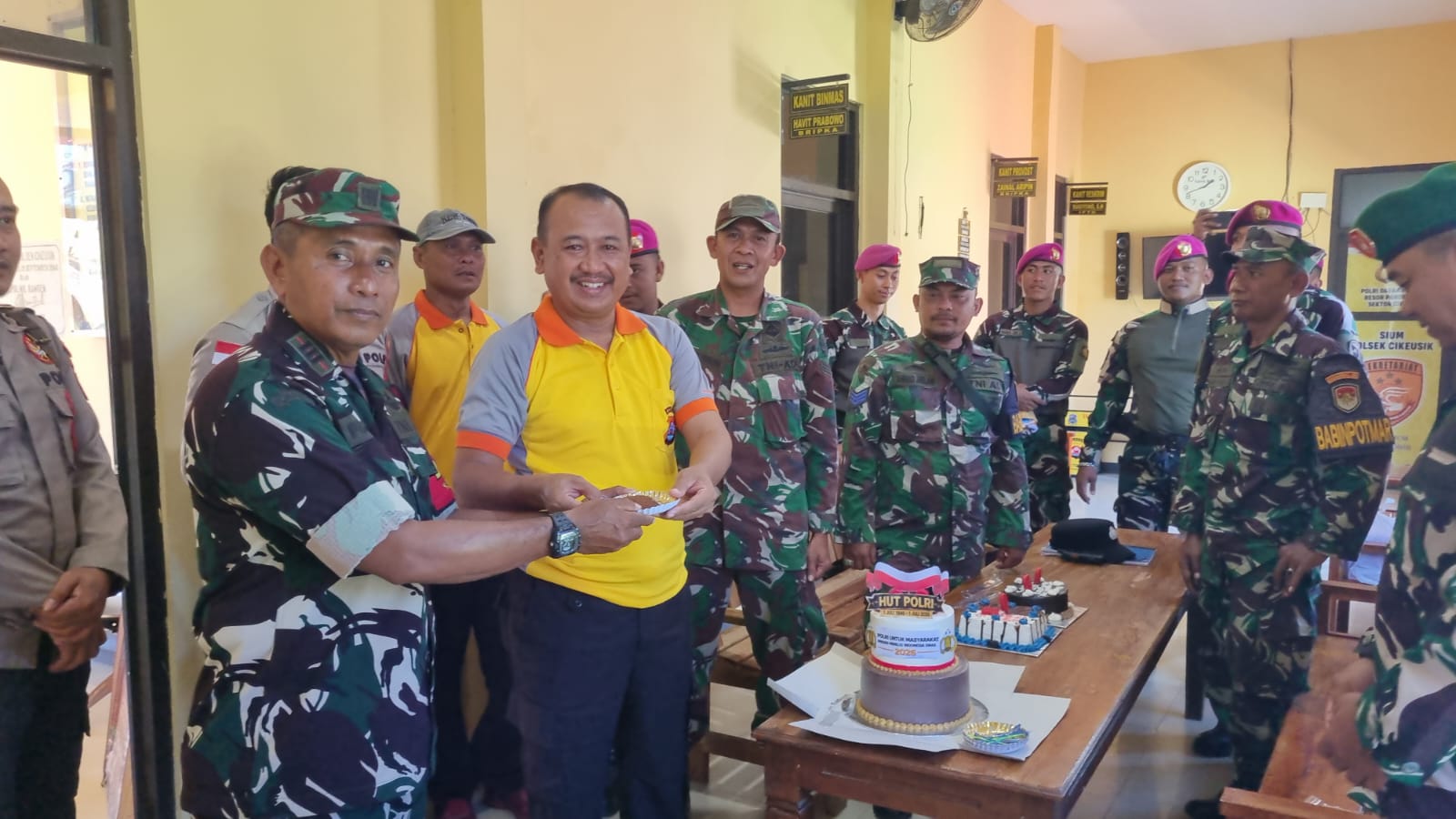 Danramil 0116/Cikeusik Pimpin Kejutan HUT Bhayangkara ke-80, Sinergitas TNI-Polri Makin Solid