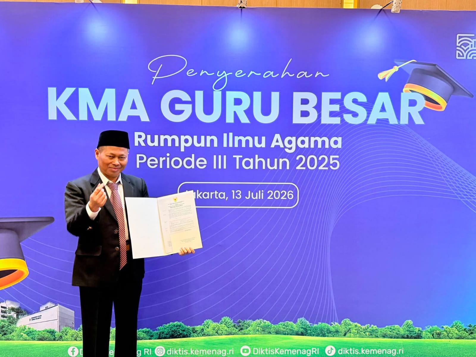 DPN IKAPI Ucapkan Selamat, Prof. Dr. KH. Andi Warisno Terima KMA Guru Besar Rumpun Ilmu Agama