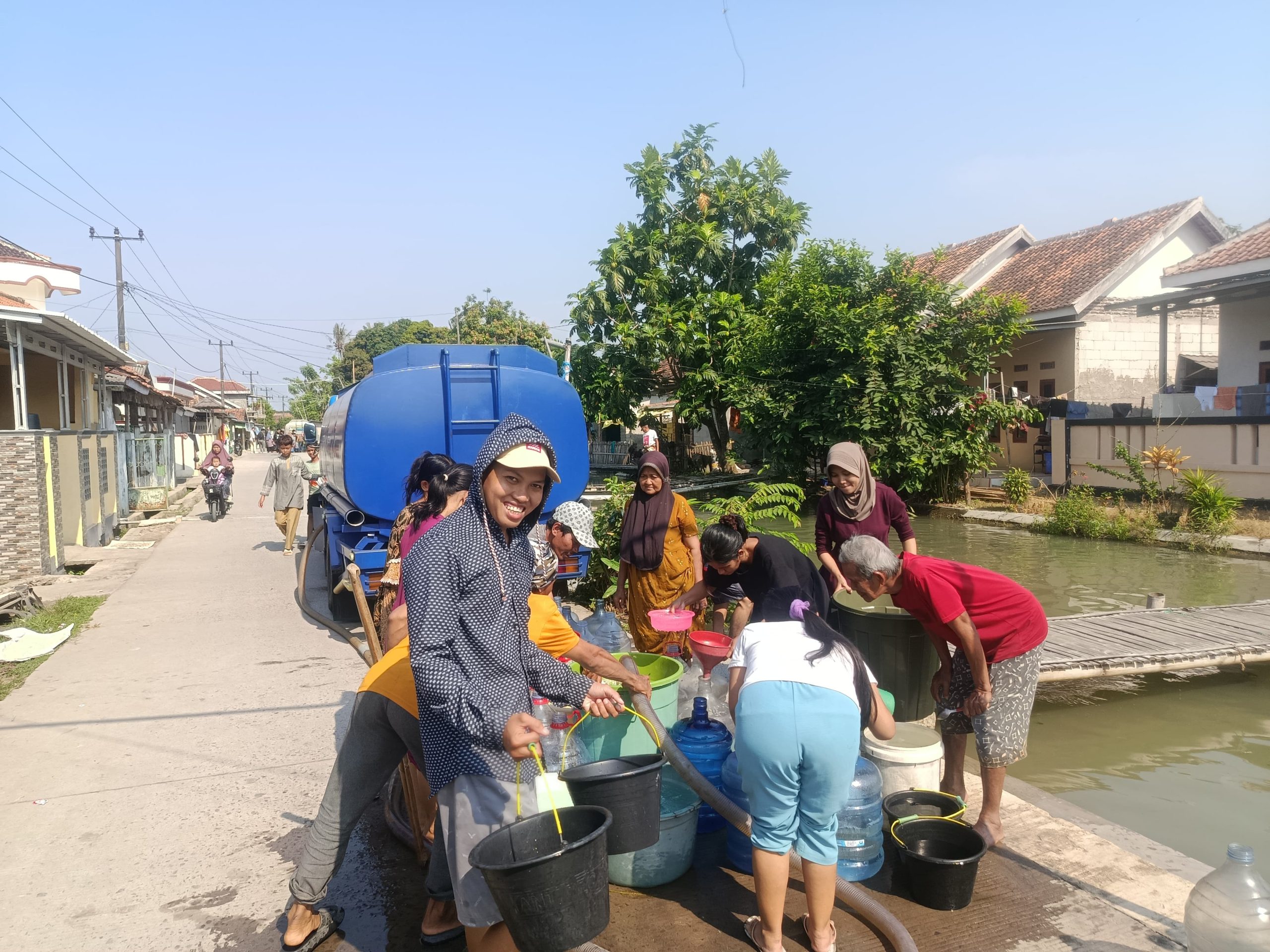 Aksi Nyata Mahasiswa, AMDBB Distribusikan Air Bersih dan Sembako ke Sejumlah Wilayah di Banten