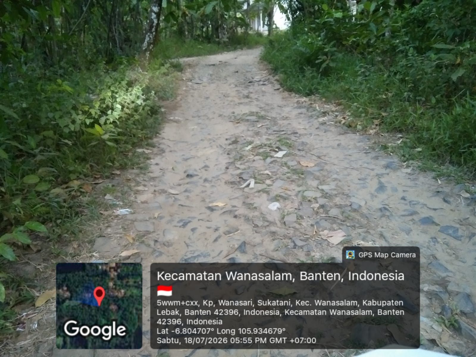 Miris! Jalan Utama Desa Sukatani Rusak Parah, Warga Minta Presiden dan Kementerian PUPR Segera Bertindak