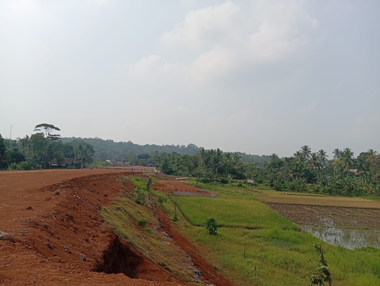 Dugaan Praktik Mafia Tanah di Proyek Tol Serang–Panimbang Disorot, Aktivis Minta Bupati dan APH Turun Tangan
