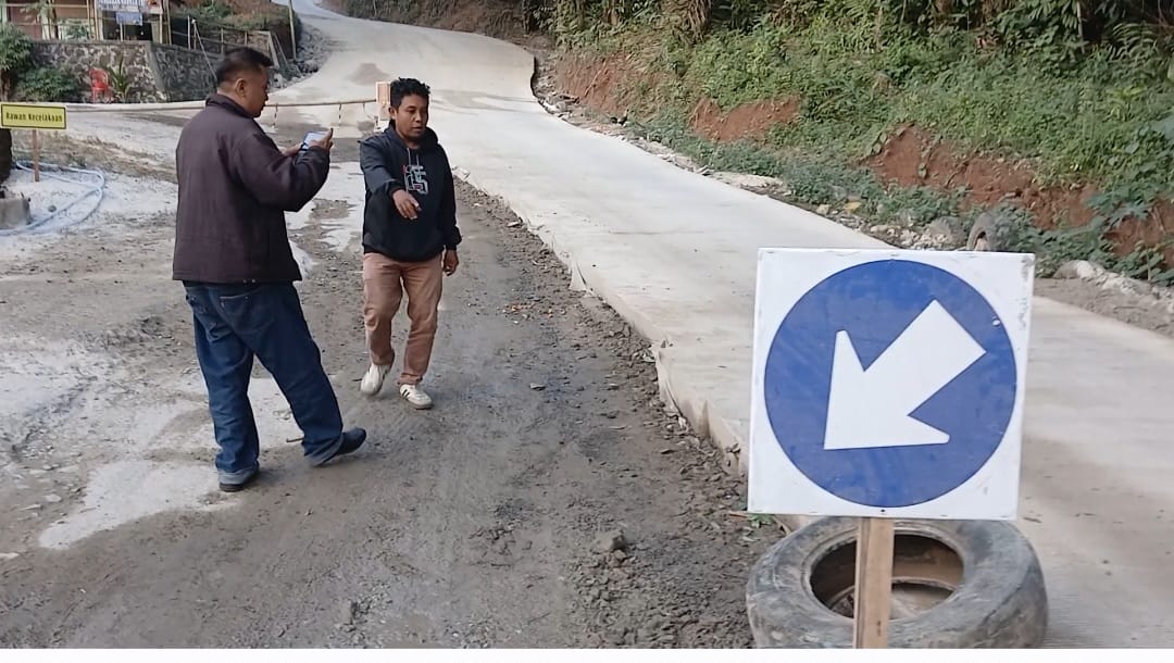 Puluhan Tahun Menanti, Jalan Kabupaten 20 Km di Pandeglang Akhirnya Dibangun Kemenhan RI; Warga Pertanyakan Peran Pemda