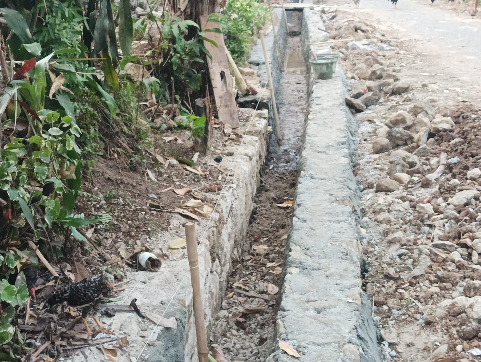 Dugaan Penggunaan Material Bekas pada Proyek Drainase Desa Kenanga Disorot, Media Layangkan Klarifikasi kepada Pjs Kepala Desa