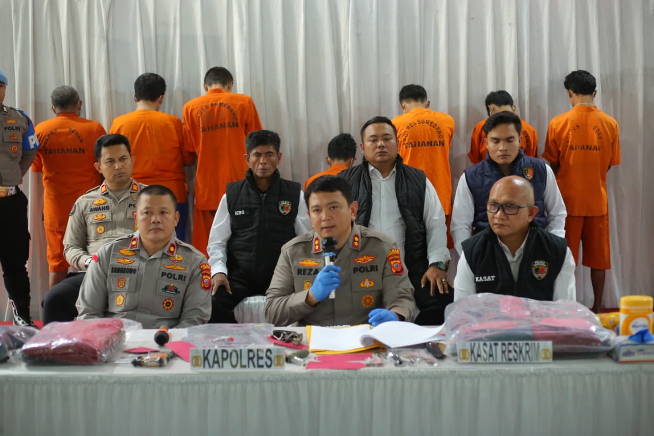 Polres Sumedang Bongkar Jaringan Curanmor, 7 Tersangka Diciduk, Revolver dan 8 Motor Curian Disita