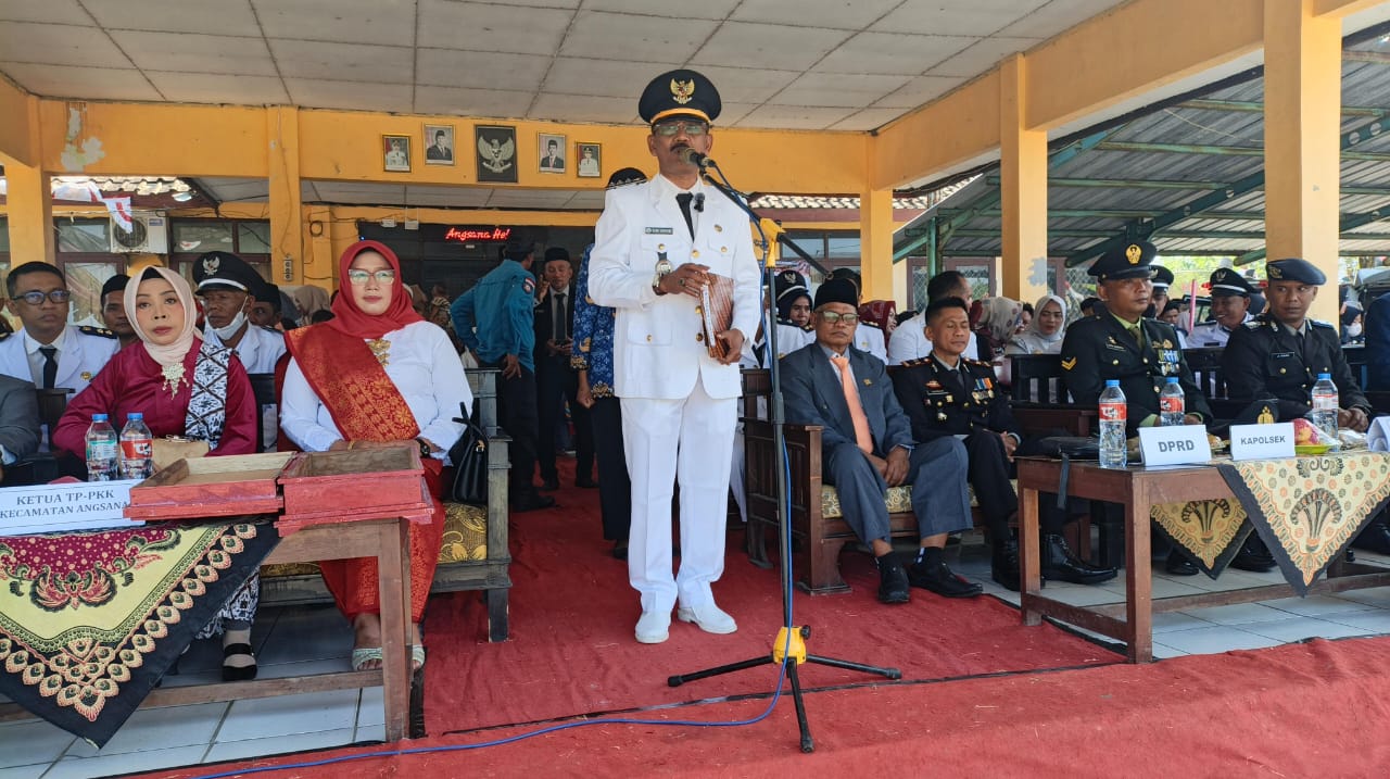 Semarak HUT RI ke-81, Pemerintah Kecamatan Angsana Gelar Upacara Khidmat dan Penuh Semangat Kebangsaan