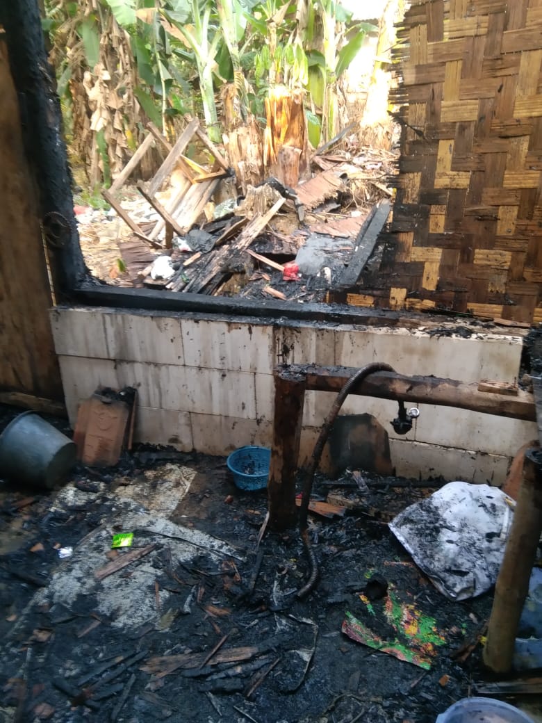 Rumah Warga Dilalap Api di Munjul, KSB Bergerak Cepat—Pemerintah Diharapkan Hadir di Tengah Duka Korban