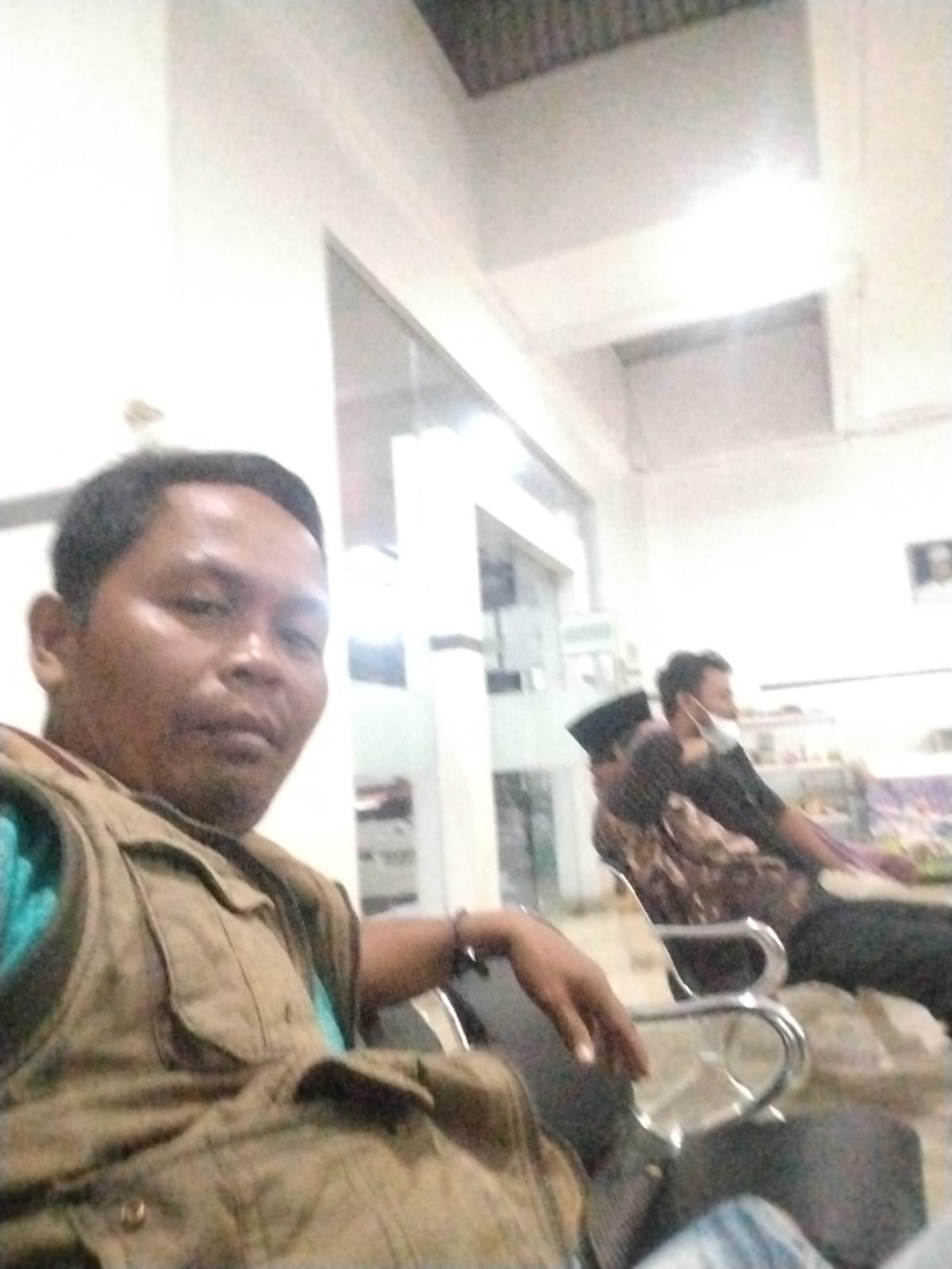 Kabel WiFi Semrawut di Jalan Desa Wanasalam Dikeluhkan Ketua RW, Penyedia Diminta Segera Bertindak