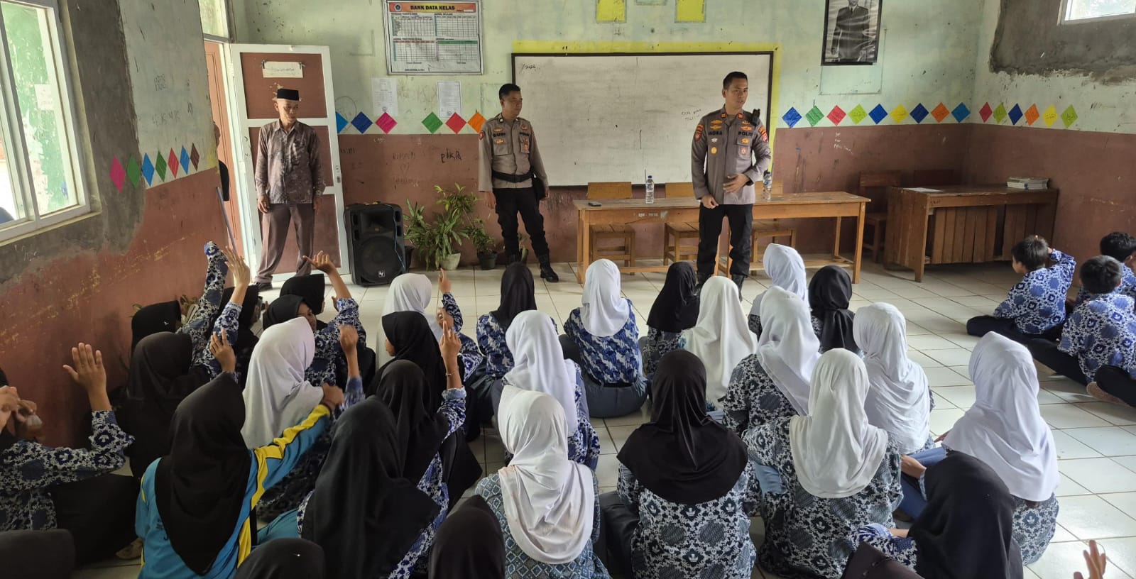 Polsek Jiput Buka Jalan Masa Depan Pelajar, SPMB SMA Kemala Taruna Bhayangkara Disosialisasikan di Pamatang Serang