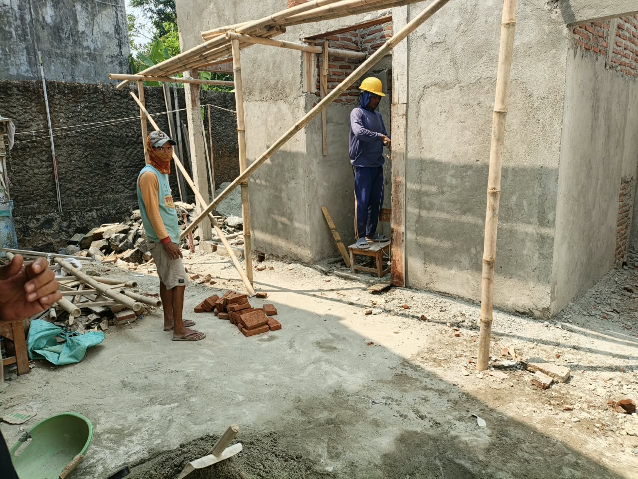 Proyek Toilet Rp275,7 Juta Disorot: Pekerja Diduga Lalai Gunakan APD, Sahril Akui Pengawasan Tiga Hari Sekali