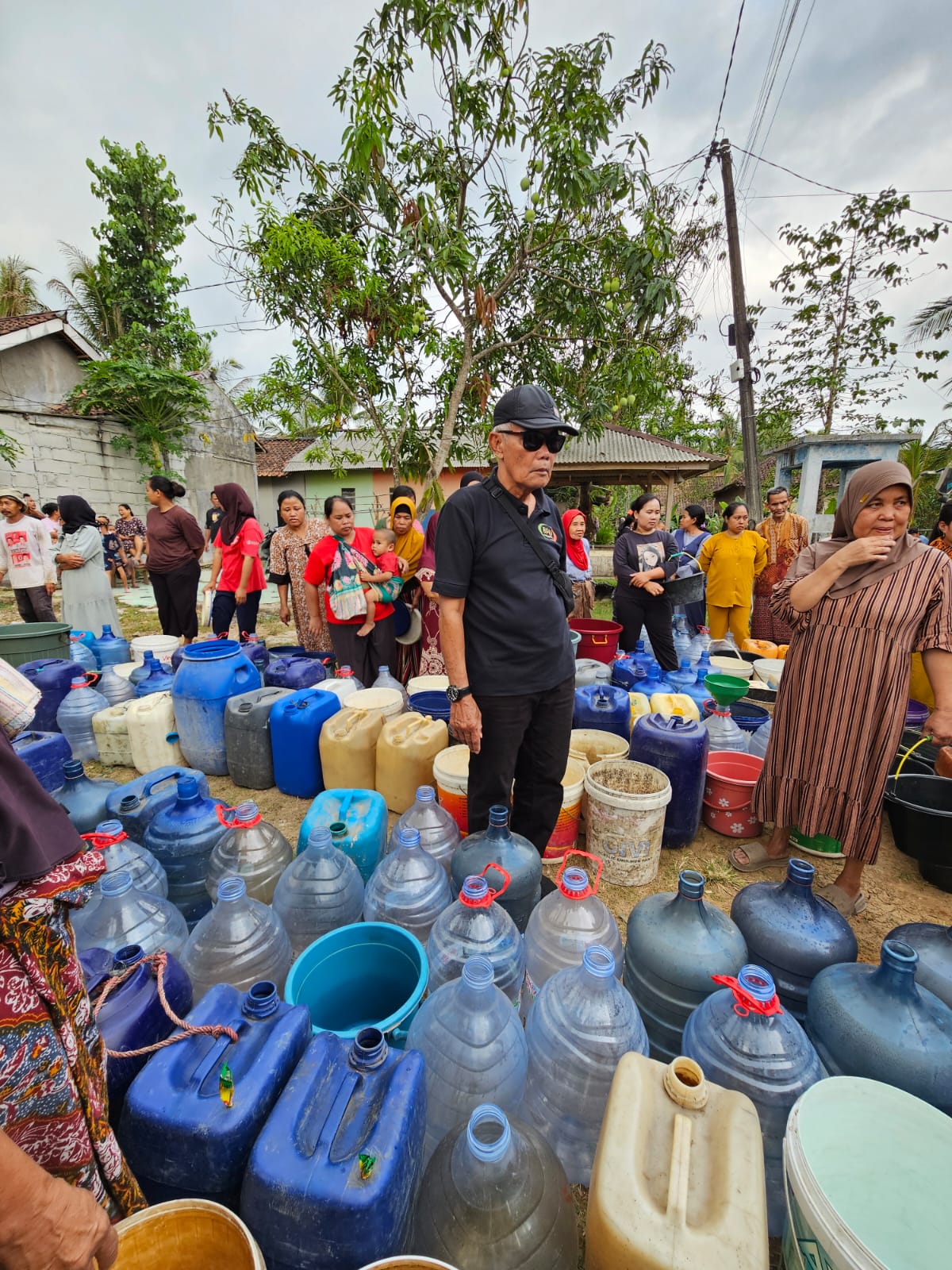 BPU Salurkan Bantuan Air Bersih untuk Warga Terdampak Kekeringan di Desa Ciawi