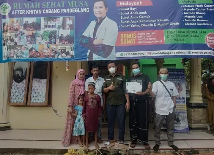 Di Tengah Sulitnya Ekonomi, Kepedulian dr. M. Rizal kepada Pasien dan Anak Yatim Jadi Perhatian