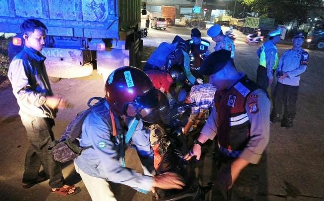 POLRES TANJUNG PRIOK GENCARKAN PATROLI DINI HARI! 15 PERSONEL SISIR TITIK RAWAN, ANTISIPASI KRIMINALITAS HINGGA TAWURAN